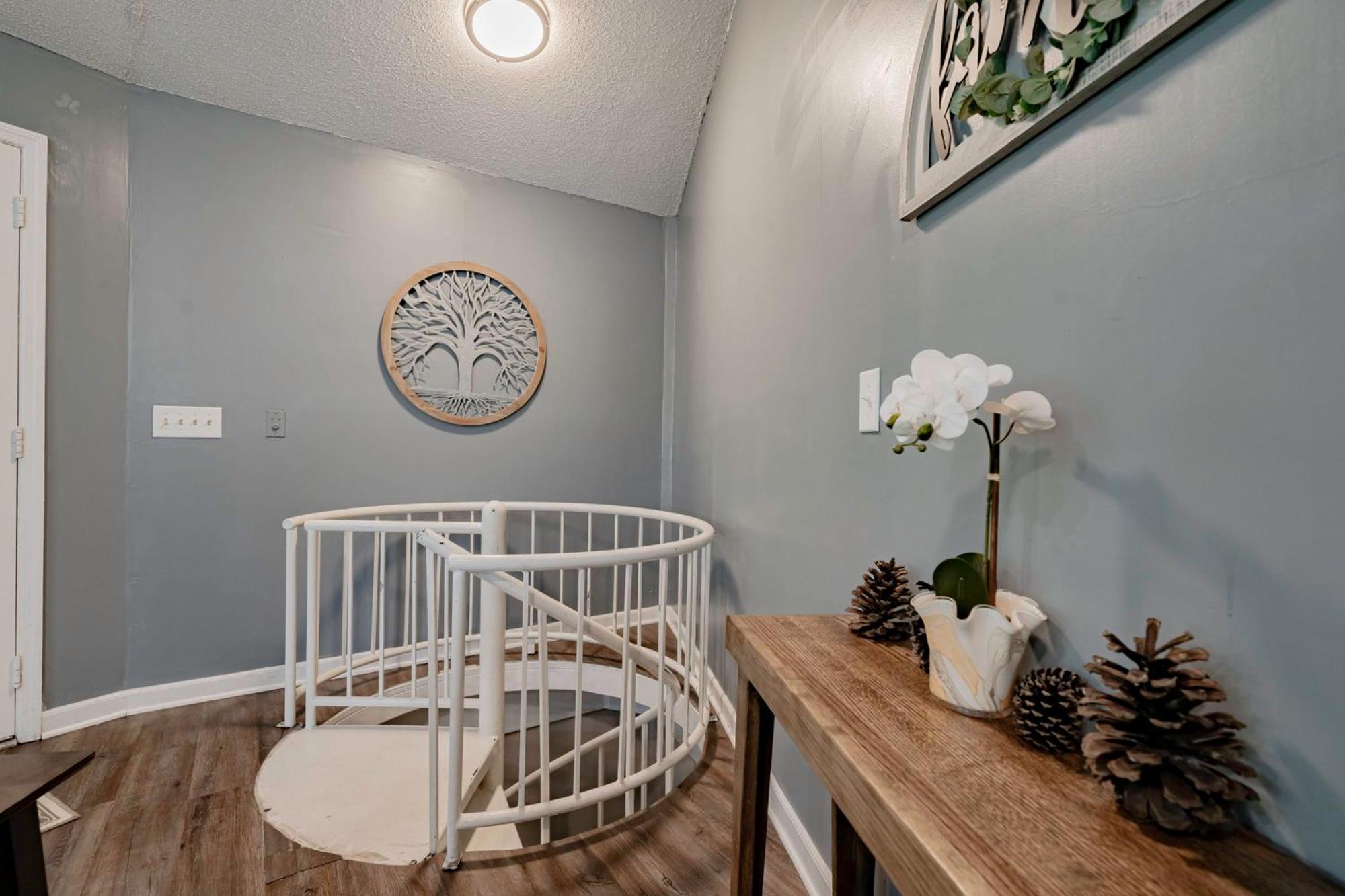Opulent Octagonal Oasis With Spiral Stairs-Minutes To Base Villa โคลัมเบีย ภายนอก รูปภาพ